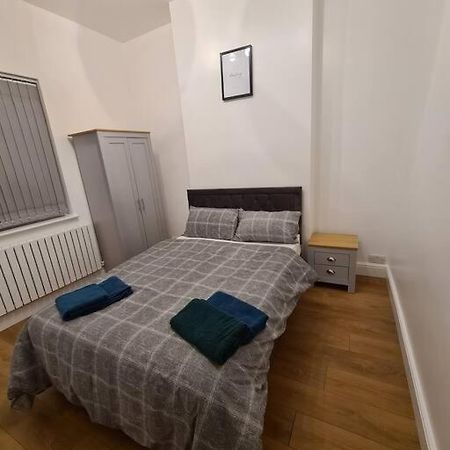 Luxury One Bedroom Flat London Exterior photo