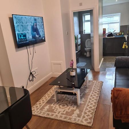 Luxury One Bedroom Flat London Exterior photo