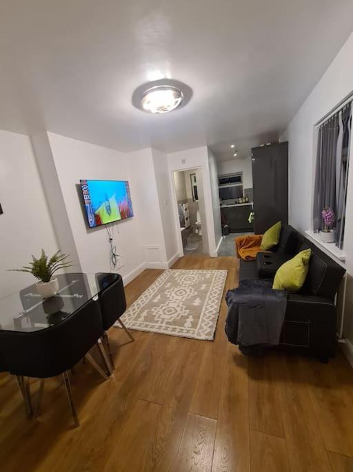 Luxury One Bedroom Flat London Exterior photo