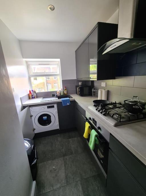 Luxury One Bedroom Flat London Exterior photo